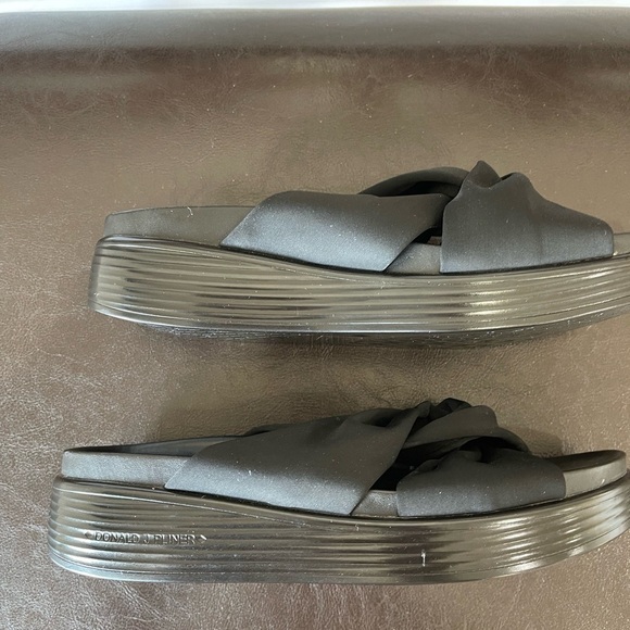 Donald  Pliner Women's Black Folley Slide Sandals size 8 summer work  concert - Picture 4 of 16